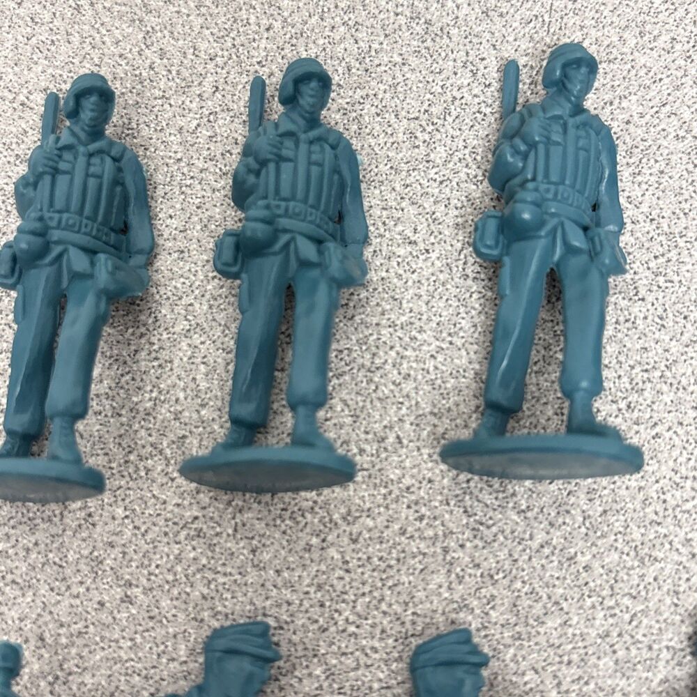 Vintage US Soldiers Metallic Blue Army Figures Men Lot Of 25 Mixed - Picture 2 of 10